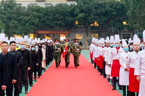 学烹饪选择成都新东方，点亮你的技能人生！