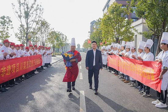 李桥大师走进成都新东方，传授精湛厨艺