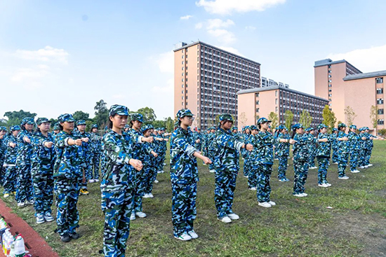 成都新东方高级技工学校2024级新生军训开训